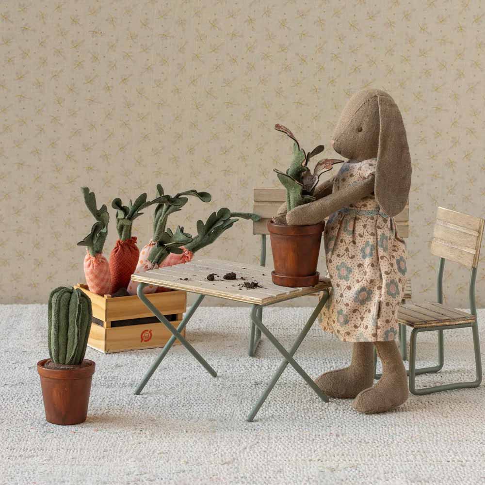 Maileg Blumentopf Miniatur – Stoffpflanze für Puppenhaus – Alsaba