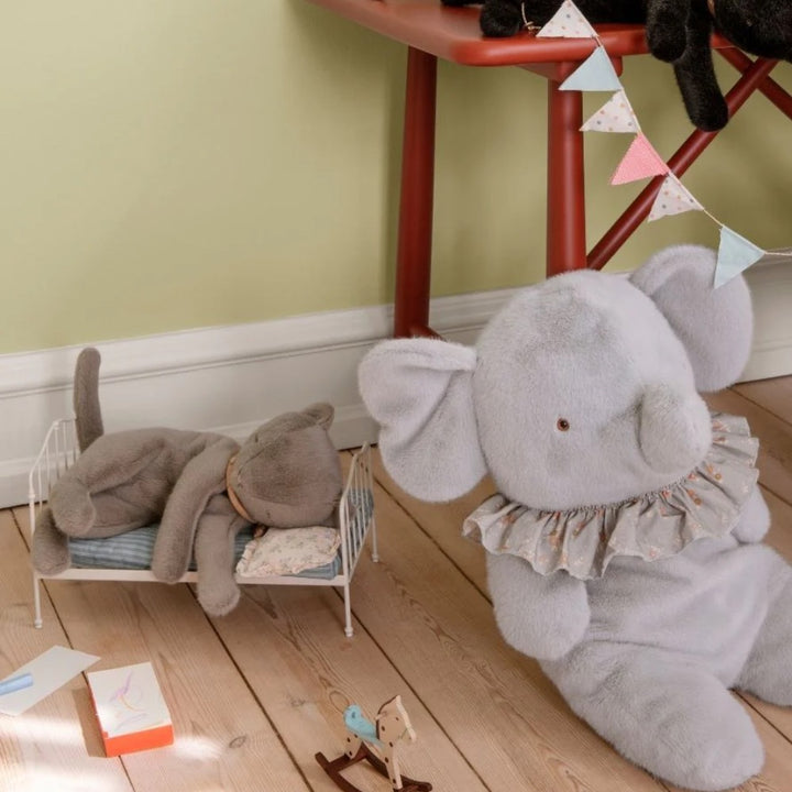 Maileg - Schlafende Kätzchen Plüsch Medium - Grau