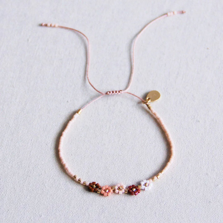 Bazou - Miyuki-Armband mit 5 Mini-Gänseblümchen – Nude-Mix