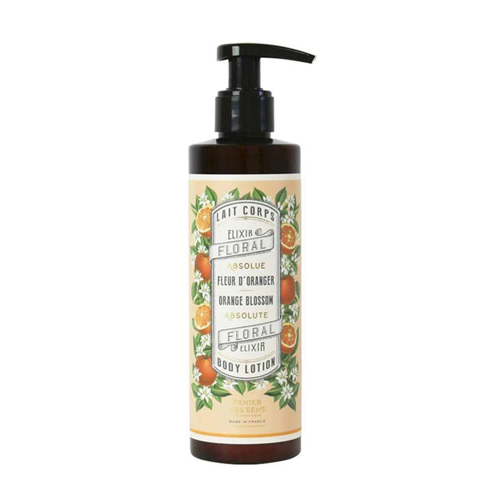 Eine Flasche Körperlotion mit der Aufschrift „Panier des Sens – Bodylotion Orangenblüte 250ml“ mit einem Pumpspender und verziert mit Orangen- und Blumengrafiken auf dem Etikett.