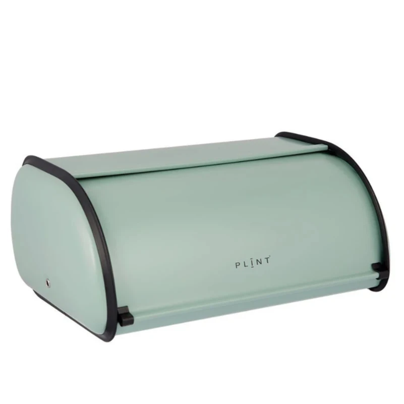 Ein mintgrüner Brotkasten aus Metall mit Rolldeckel und schwarzer Verzierung, mit der Aufschrift "Plint - Brotkasten Retro Vintage" auf der Vorderseite.