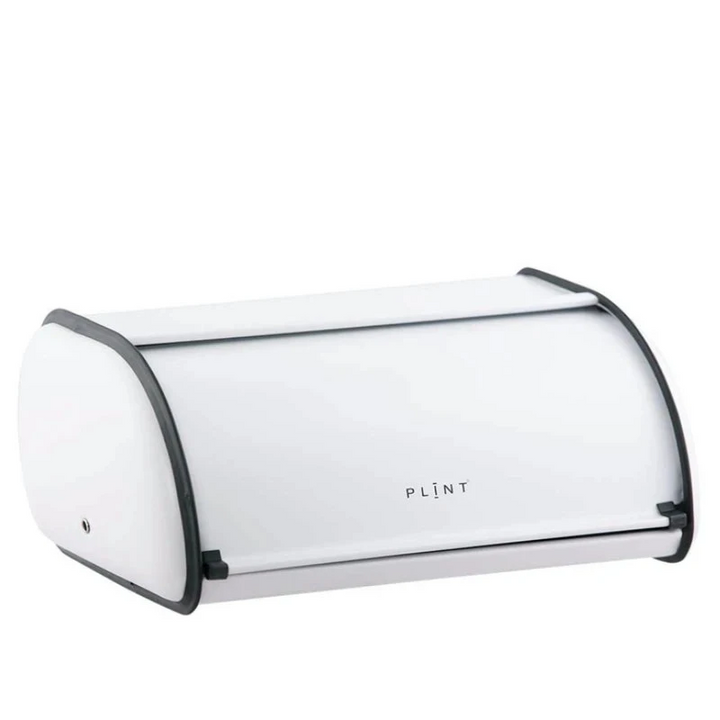 Der Plint - Brotkasen Retro Vintage ist ein weißer Brotkasten aus Metall mit Rolldeckel, schwarzer Zierleiste und dem Schriftzug PLINT" auf der Vorderseite.