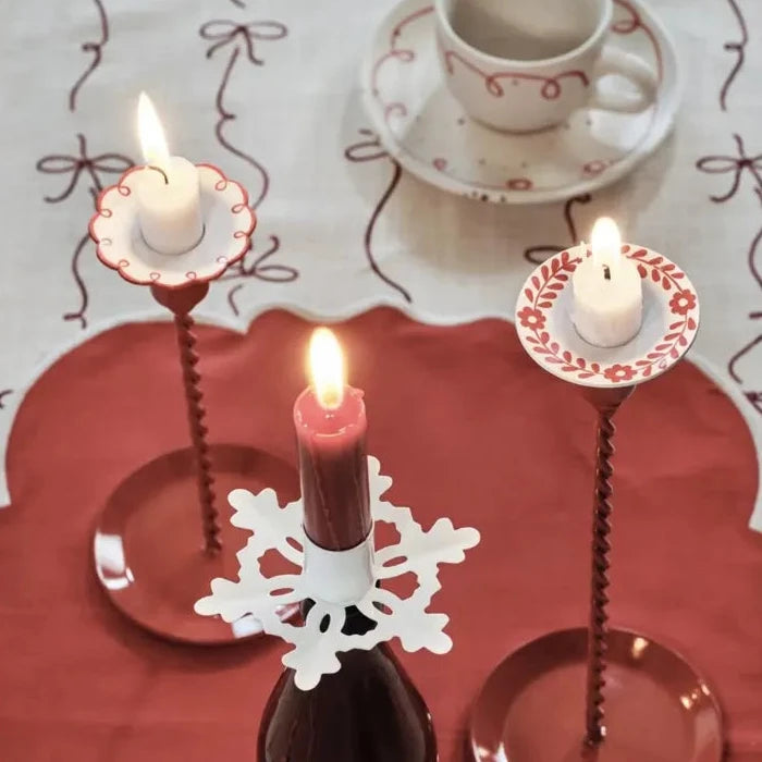 Strömshaga - Tropfschutz Wachskerzen Blumenrand Weiß/Rot