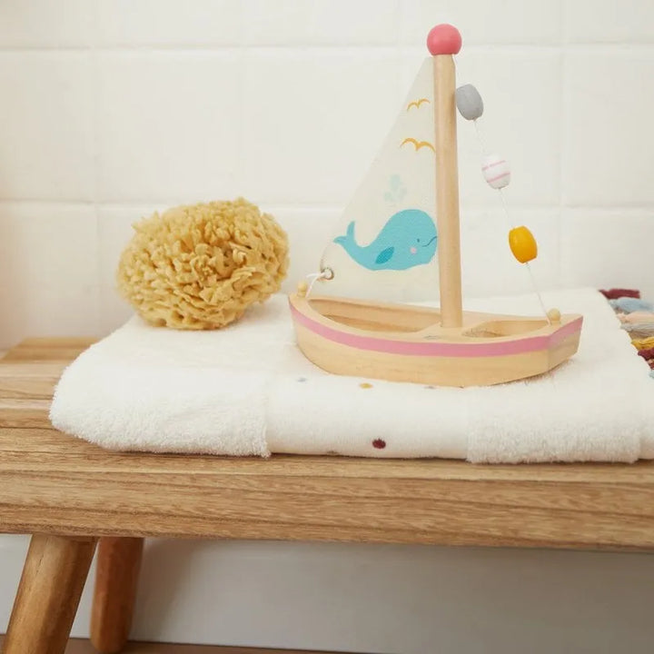 Bieco Spielwaren Holzsegelschiff mit Walmotiv FSC®