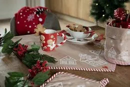 Clayre &amp; Eef. Ofenhandschuh Lebkuchenhaus Motiv