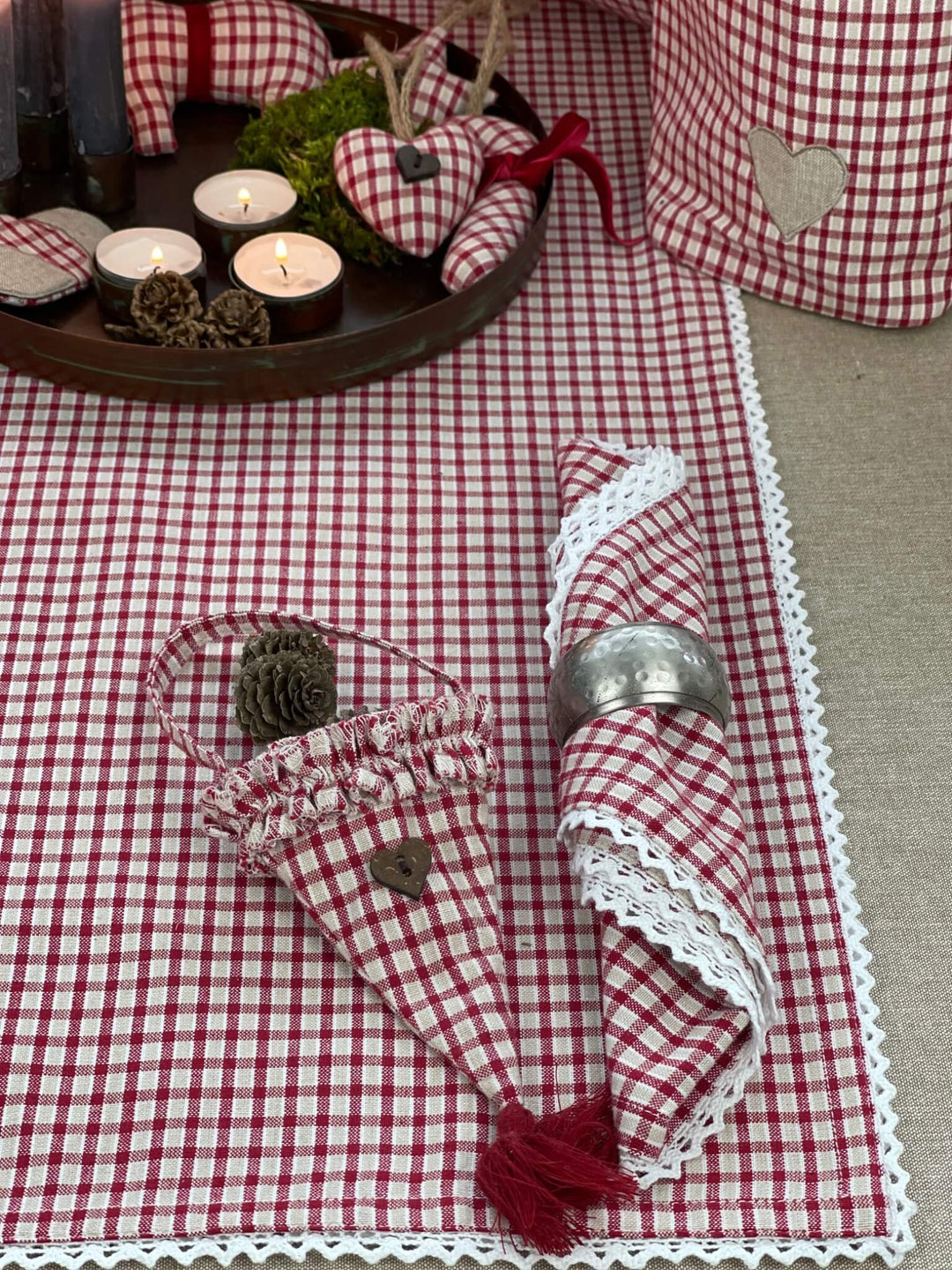 Tischläufer Ida kariert mit Spitze