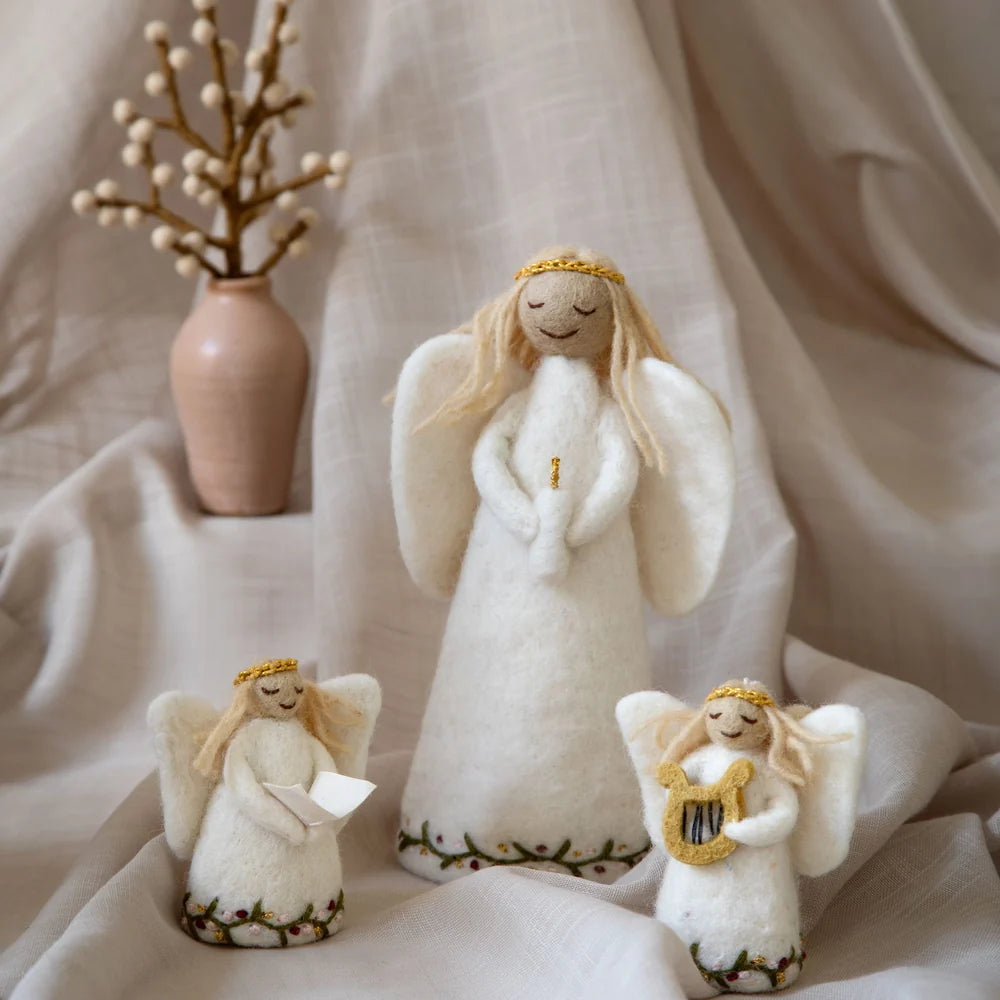 Gry & Sif – Engel mit Stickerei und Harfe – Klein