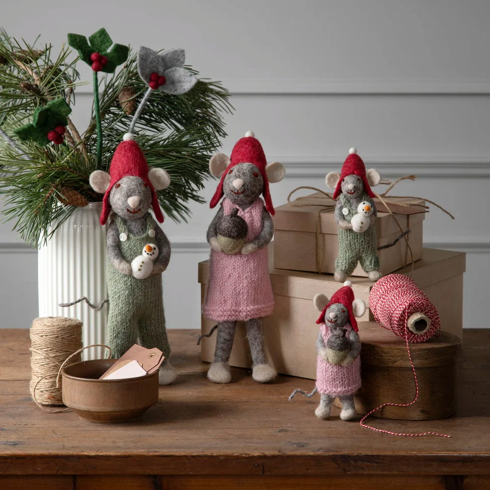 Gry & Sif – Kleine graue Jungenmaus mit Schneemann