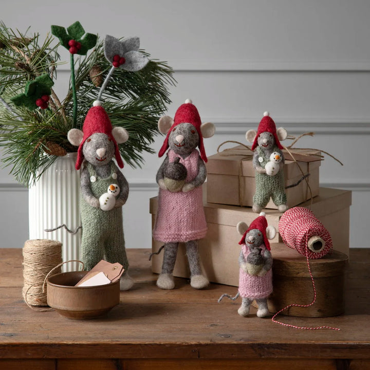 Gry & Sif – Kleine graue Jungenmaus mit Schneemann
