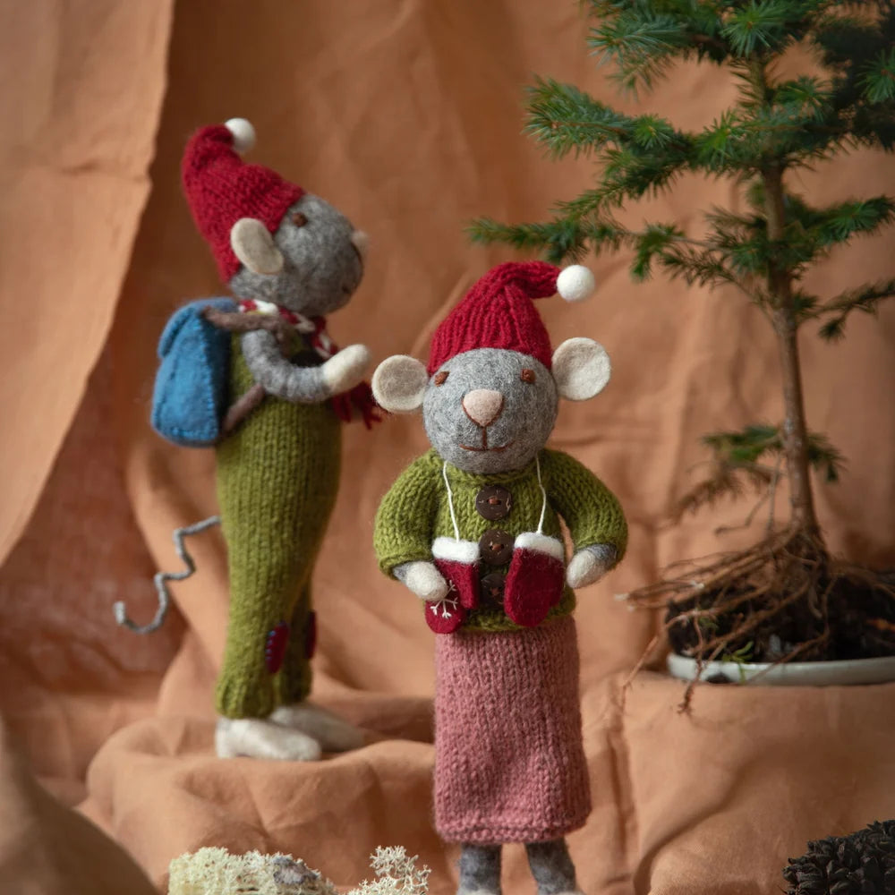 Gry & Sif - Mittelgroße graue Mädchenmaus mit Fäustlingen