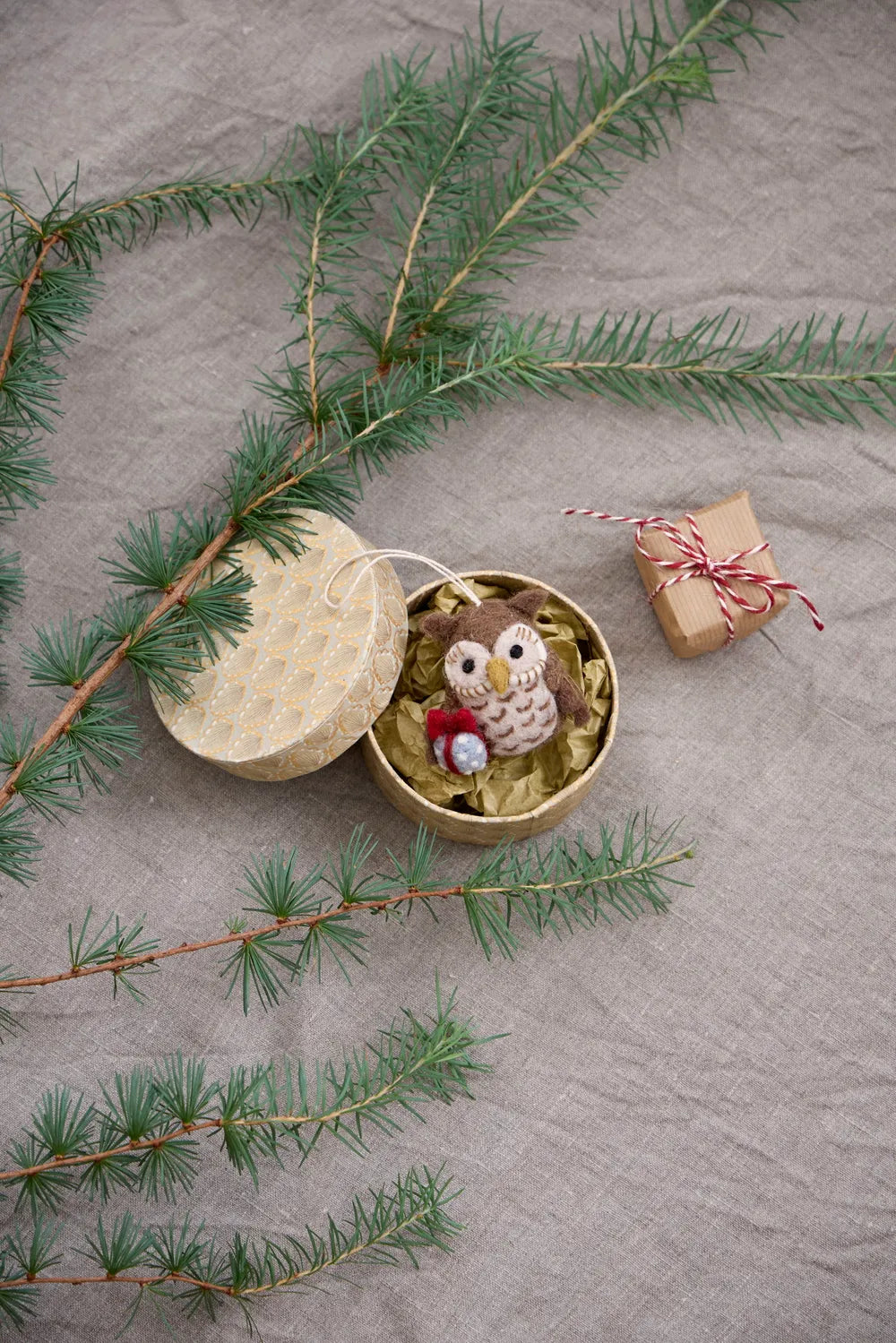 Gry &amp; Sif Filzfigur Eule mit Geschenk