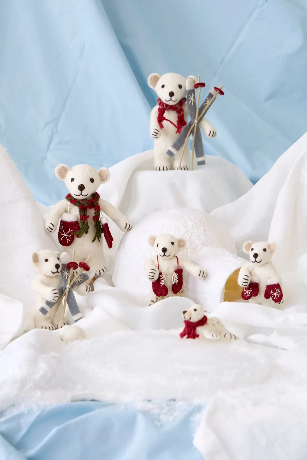 Gry & Sif Kleiner Eisbär aus Filz mit Schlittschuhen