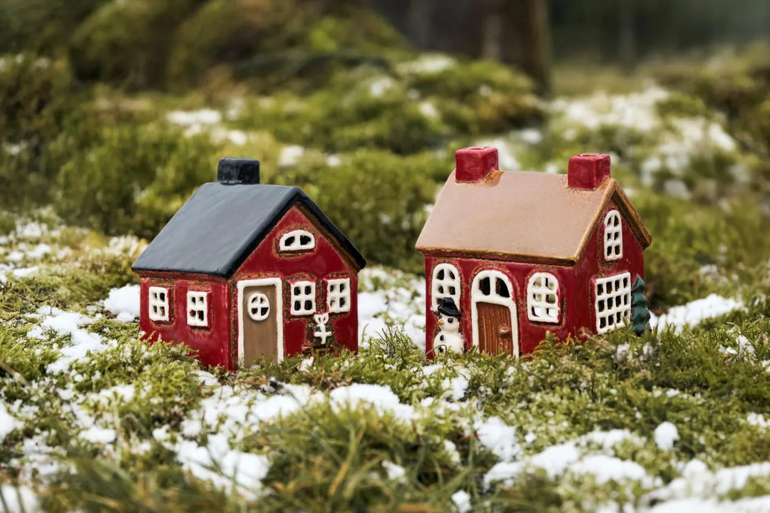 Ib Laursen Teelichthaus aus Steingut mit Schneemann
