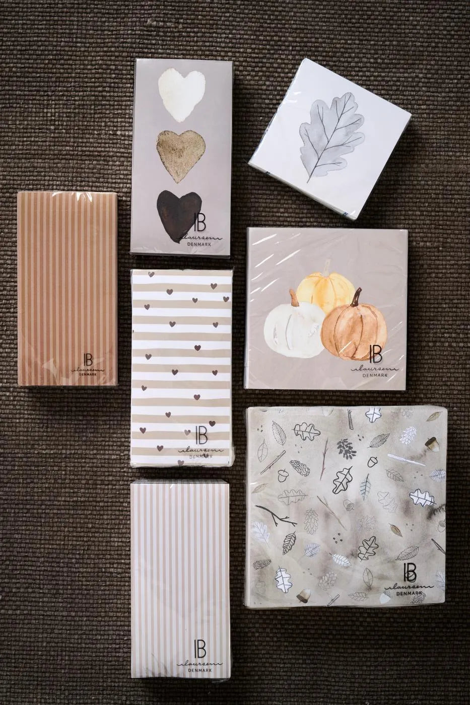 Ib Laursen - Serviette braune Herzen und Naturstreifen