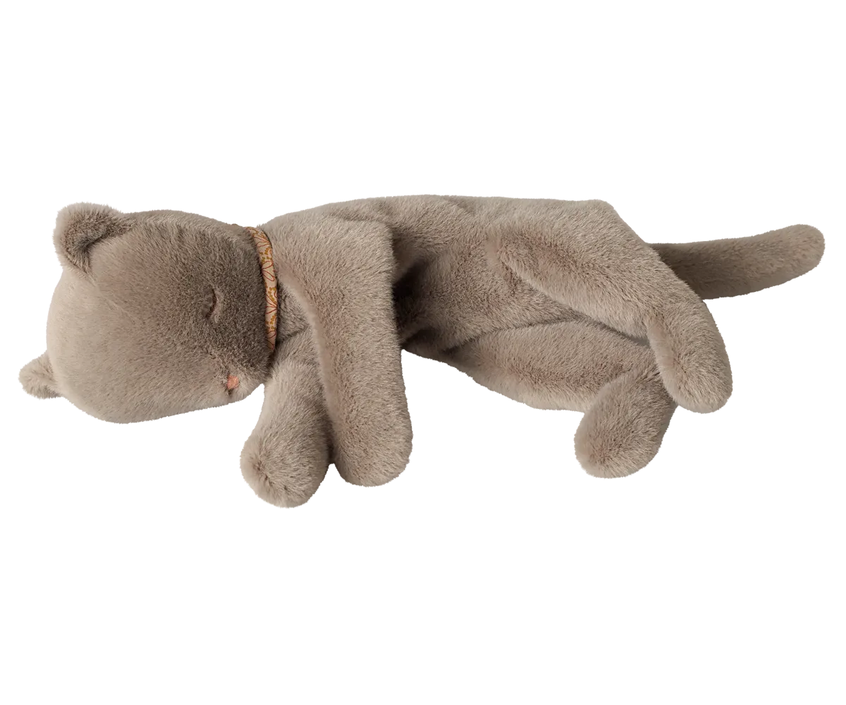 Maileg - Schlafendes Katzenplüschtier, Medium - Grau