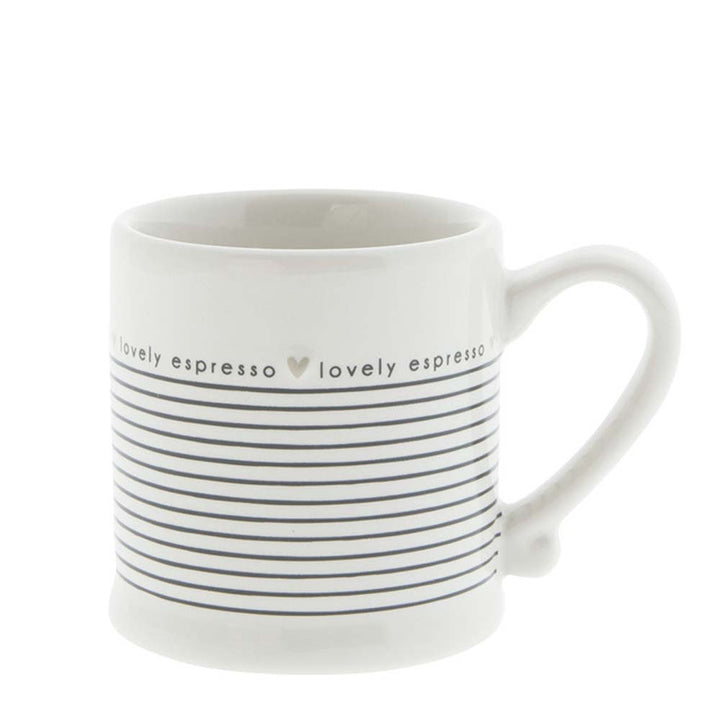 A Bastion Collections – Espresso Streifen Schöner Espresso mit einem schwarz-weißen Streifen darauf.