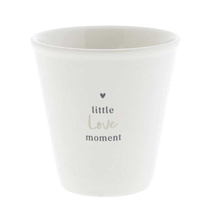 Eine weiße Tasse mit der Aufschrift Bastion Collections – Espresso Paperlook Little Love darauf.