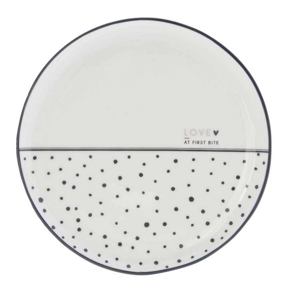 Ein weißer Bastion Collections – Dessertteller Love at First Bite mit schwarzen Punkten darauf, perfekt für romantische Anlässe.