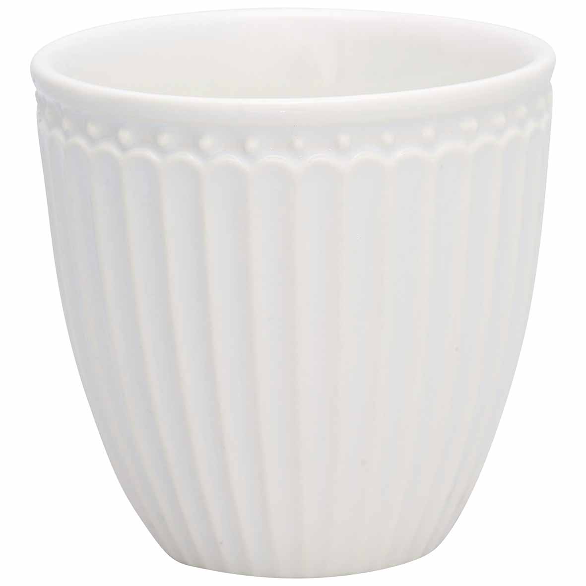 GreenGate - Alice Mini Latte-Tasse mit strukturiertem Außendesign, isoliert auf einem einfarbigen Hintergrund.