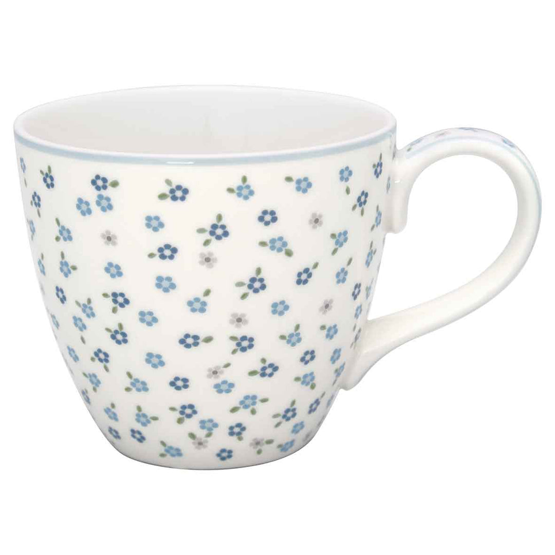 GreenGate - Ellise Tasse, weiße Kaffeetasse aus Keramik mit blauem Blumenmuster, isoliert auf weißem Hintergrund.