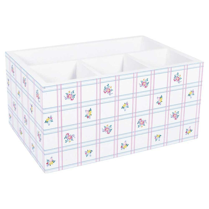 Eine weiße Aufbewahrungsbox vom Typ GreenGate - Gaby Besteckkasten mit mehreren Fächern und einem Gitterlayout mit rosa und blauen Linien und kleinen bunten Blumen.