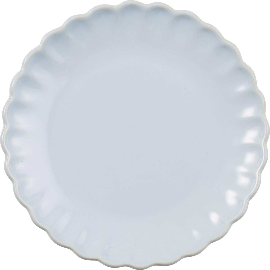 Ein Ib Laursen - Frühstücksteller Mynte mit gewellten Rändern auf weißem Hintergrund.