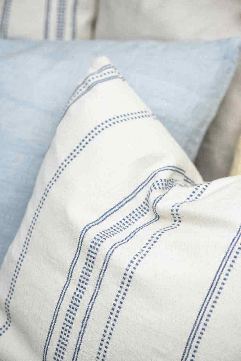 Ib Laursen - Kissenbezug natur mit blaugewebtem Muster