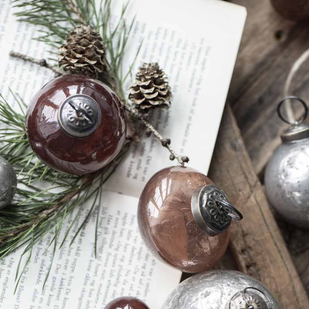 Ib Laursen - Weihnachtskugel pebbled Glas coral almond 6 cm