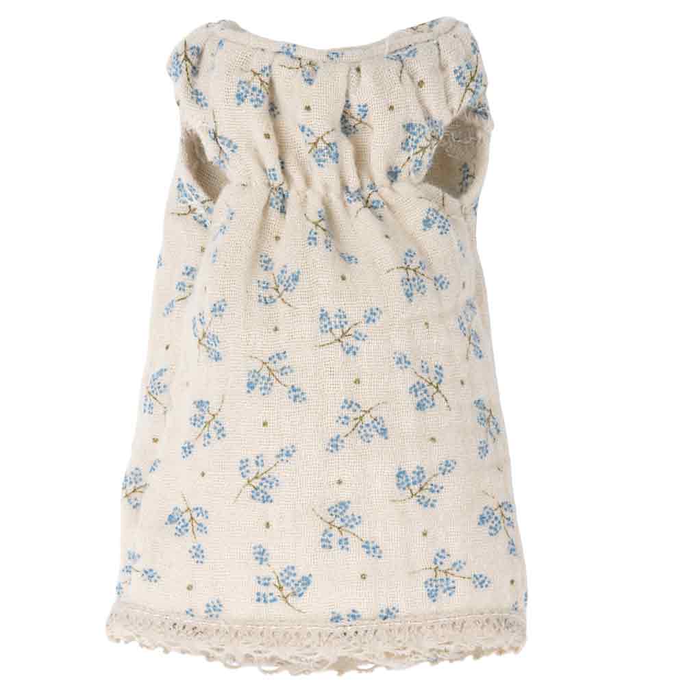 Maileg – Kleidung für Hase Bunny Blumenkleid Größe 1 mit blauem Blumendruck und Spitzenbesatz auf einfarbigem Hintergrund.