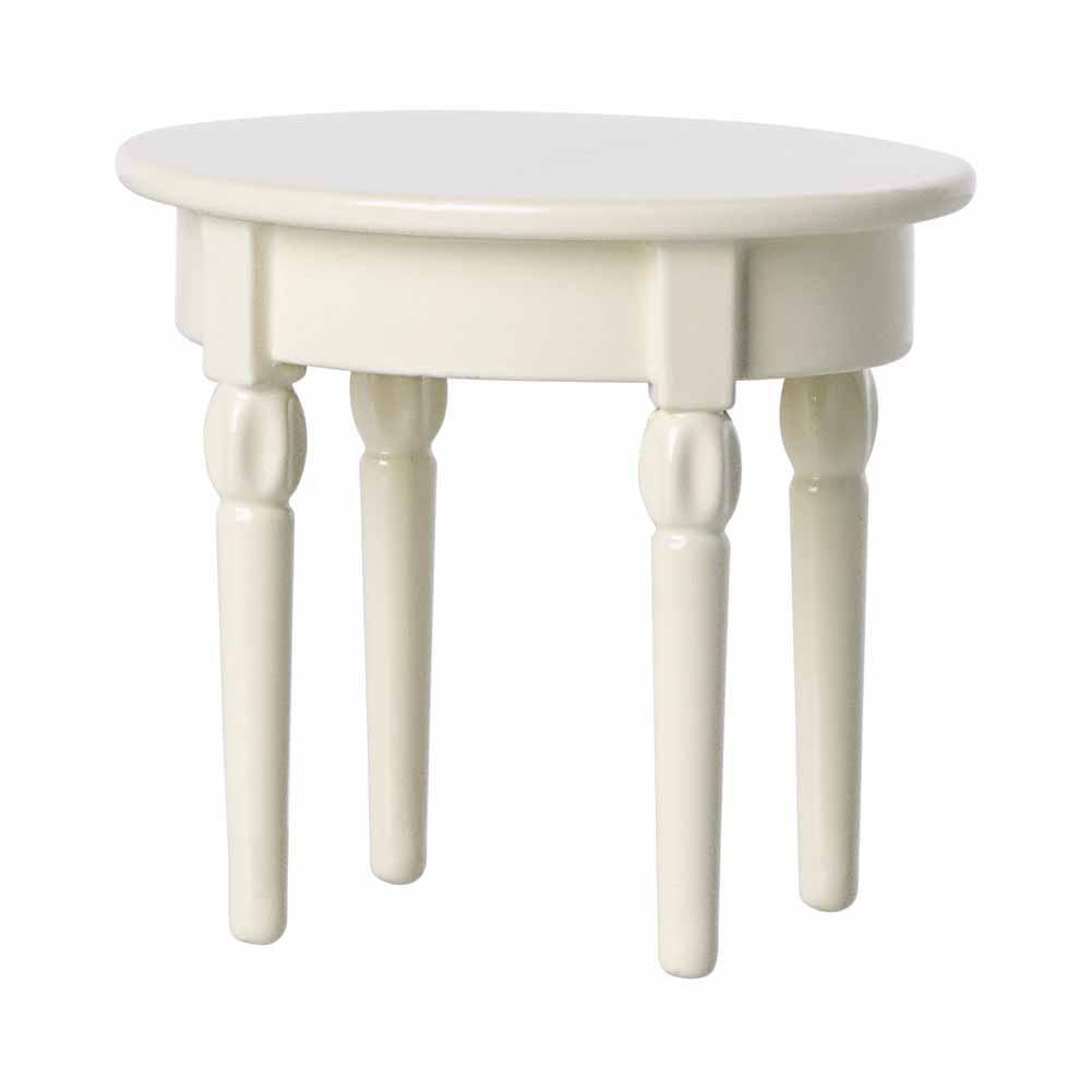 Weißer runder Maileg - Puppenhaus Tisch klein mit vier Beinen.