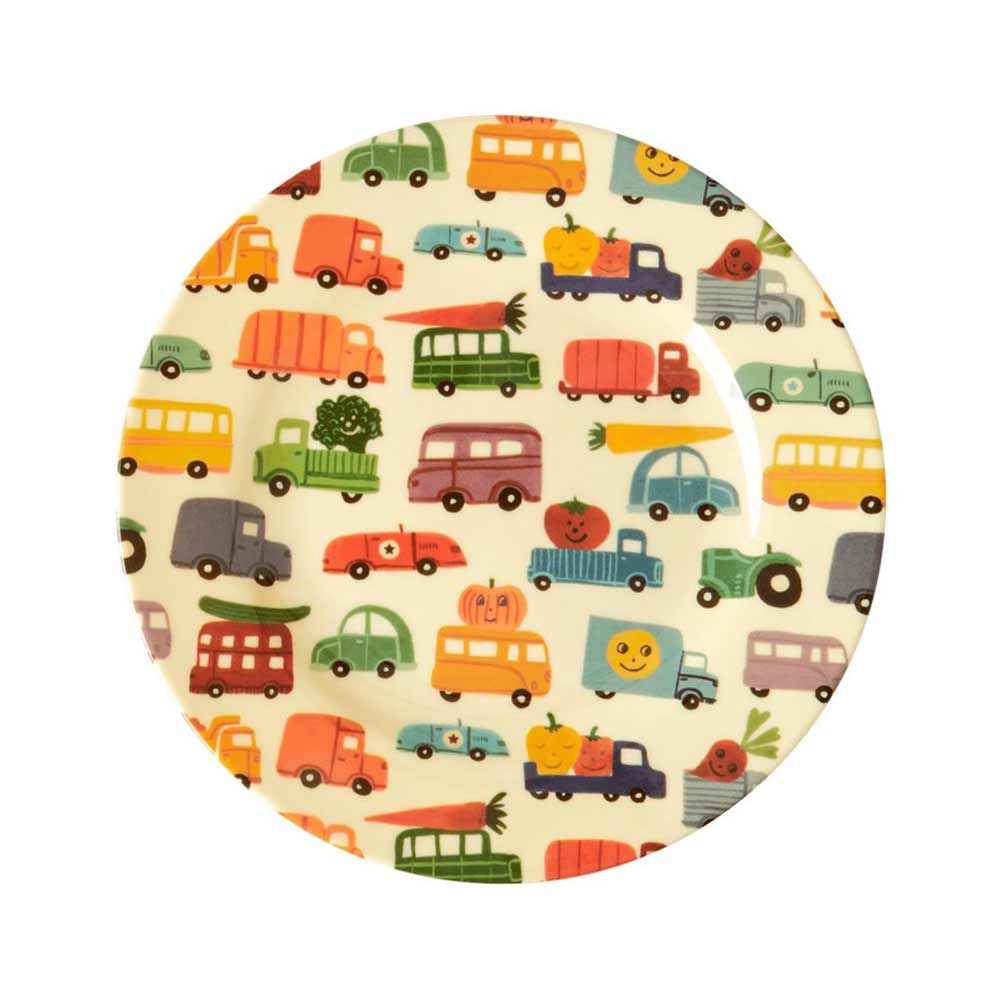 Kreisförmiges Muster mit farbenfrohen Abbildungen verschiedener Fahrzeuge, darunter Autos, Busse und Lastwagen, auf hellem Hintergrund – Rice – Melaminteller „Happy Cars“.
