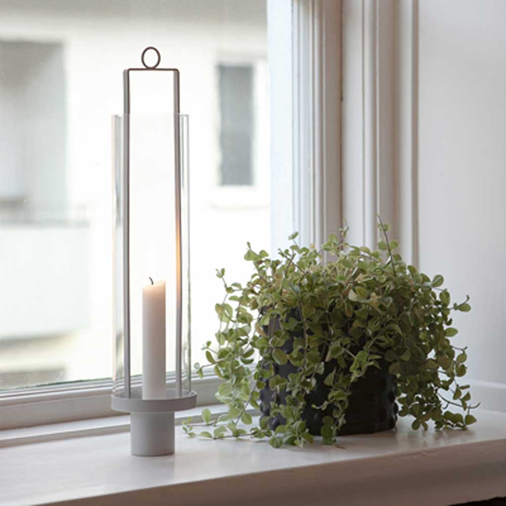 Storefactory - Hulevik Laterne auf der Fensterbank.