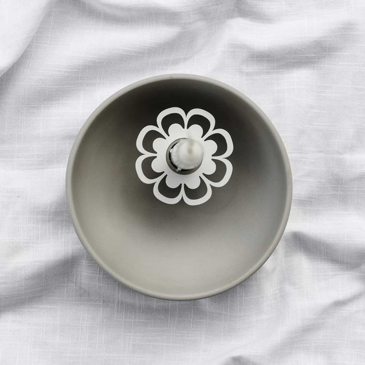 Storefactory - Ljusdala Tropfschutz Kerzenhalter Flower weiß